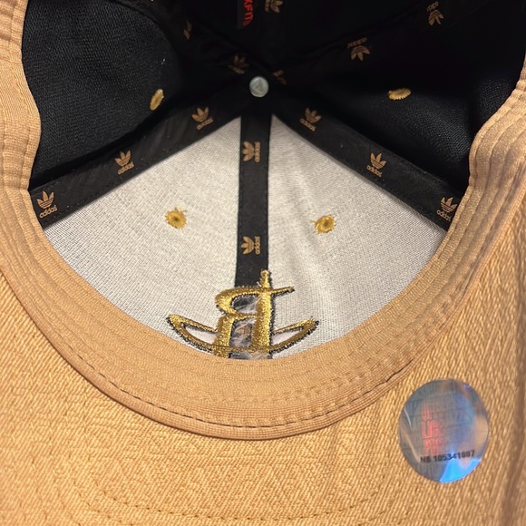 Houston Rockets, gold Adidas hat size says fits most in great shape - Picture 8 of 9